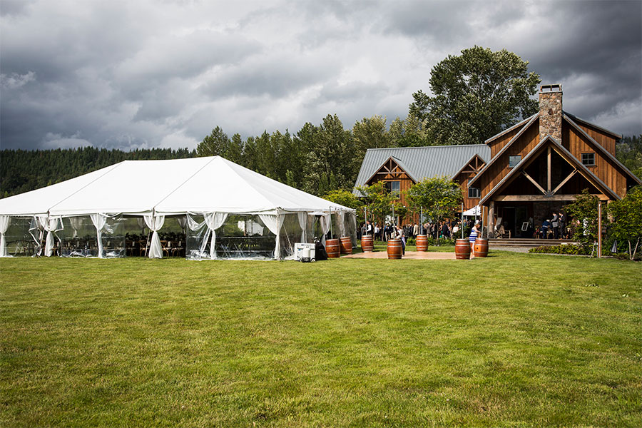 Gigi Hickman Photography Wedding at Fall City Farms
